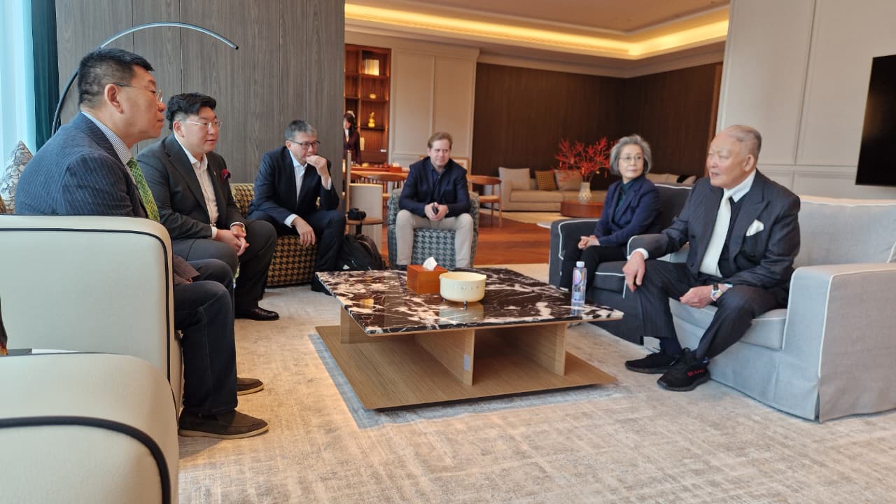 Meeting with Dr. Han Fangming, Founding Chairman of the Charhar Institute